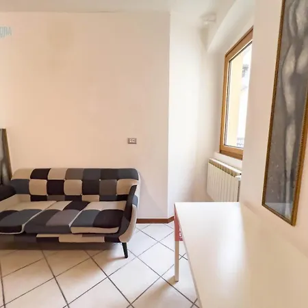 San Maurizio 9 Tirabora Short Rent Апартаменты Триест