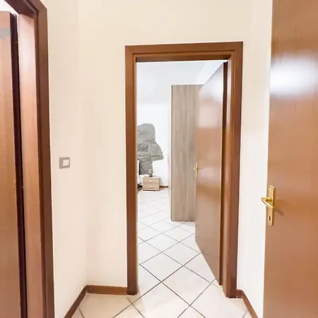 San Maurizio 9 Tirabora Short Rent Апартаменты *