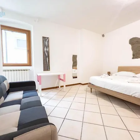 San Maurizio 9 Tirabora Short Rent Апартаменты